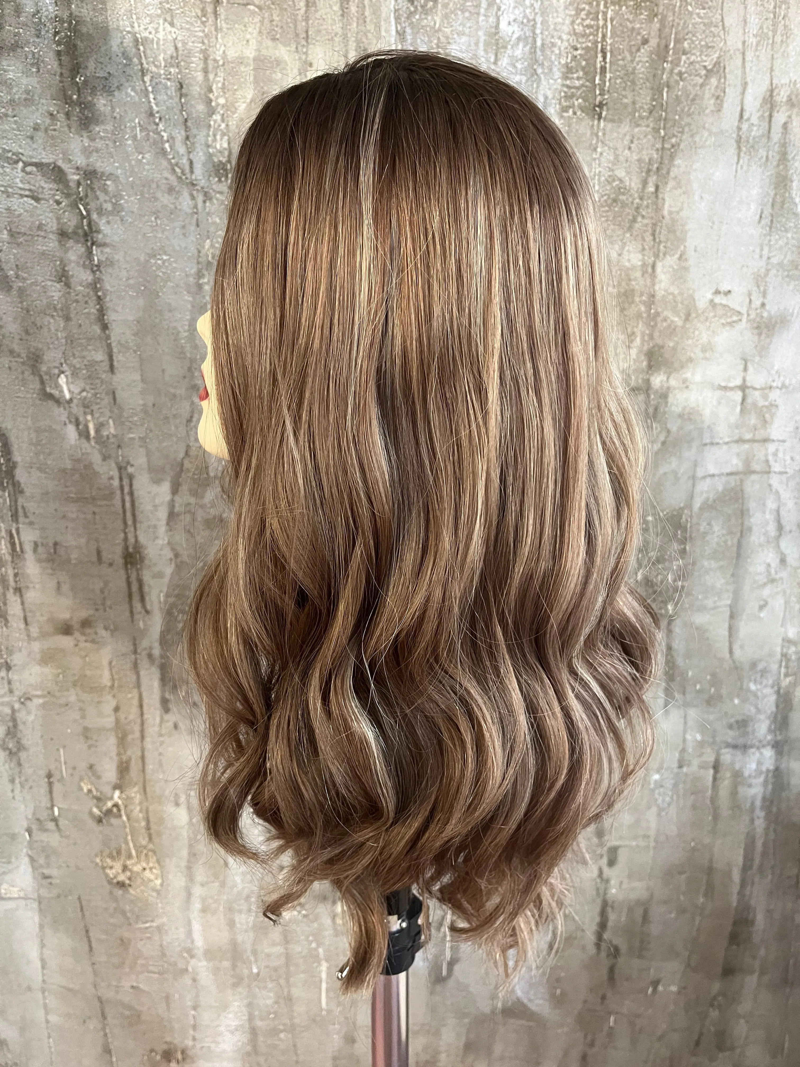 100% EUROPEAN PROCESSED HUMAN HAIR 21" DIRTY BLOND WITH HIGHLIGHTS