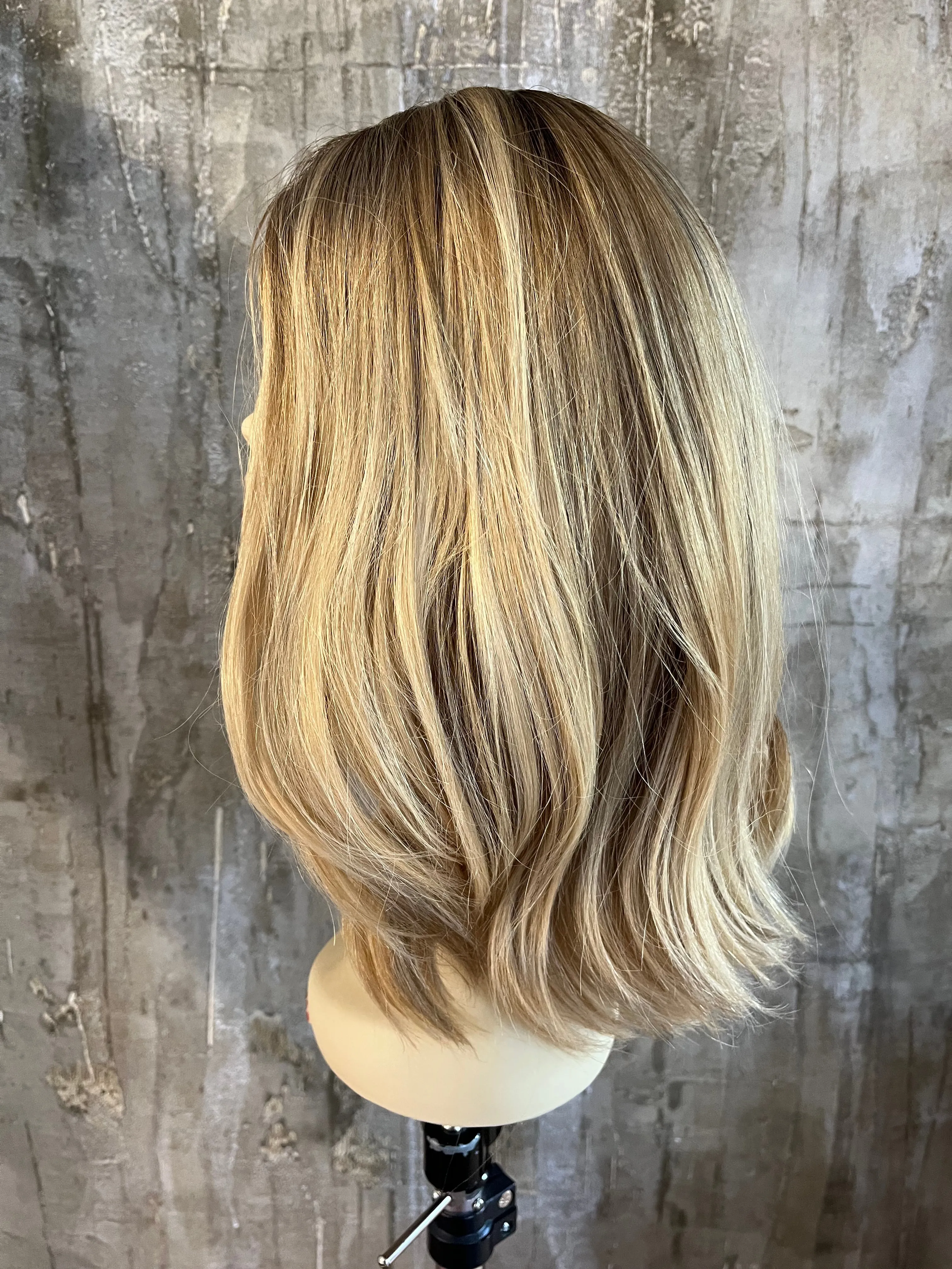 100% EUROPEAN VIRGIN HUMAN HAIR 16.5" BLOND WITH HIGHLIGHTS AND DARK ROOTS