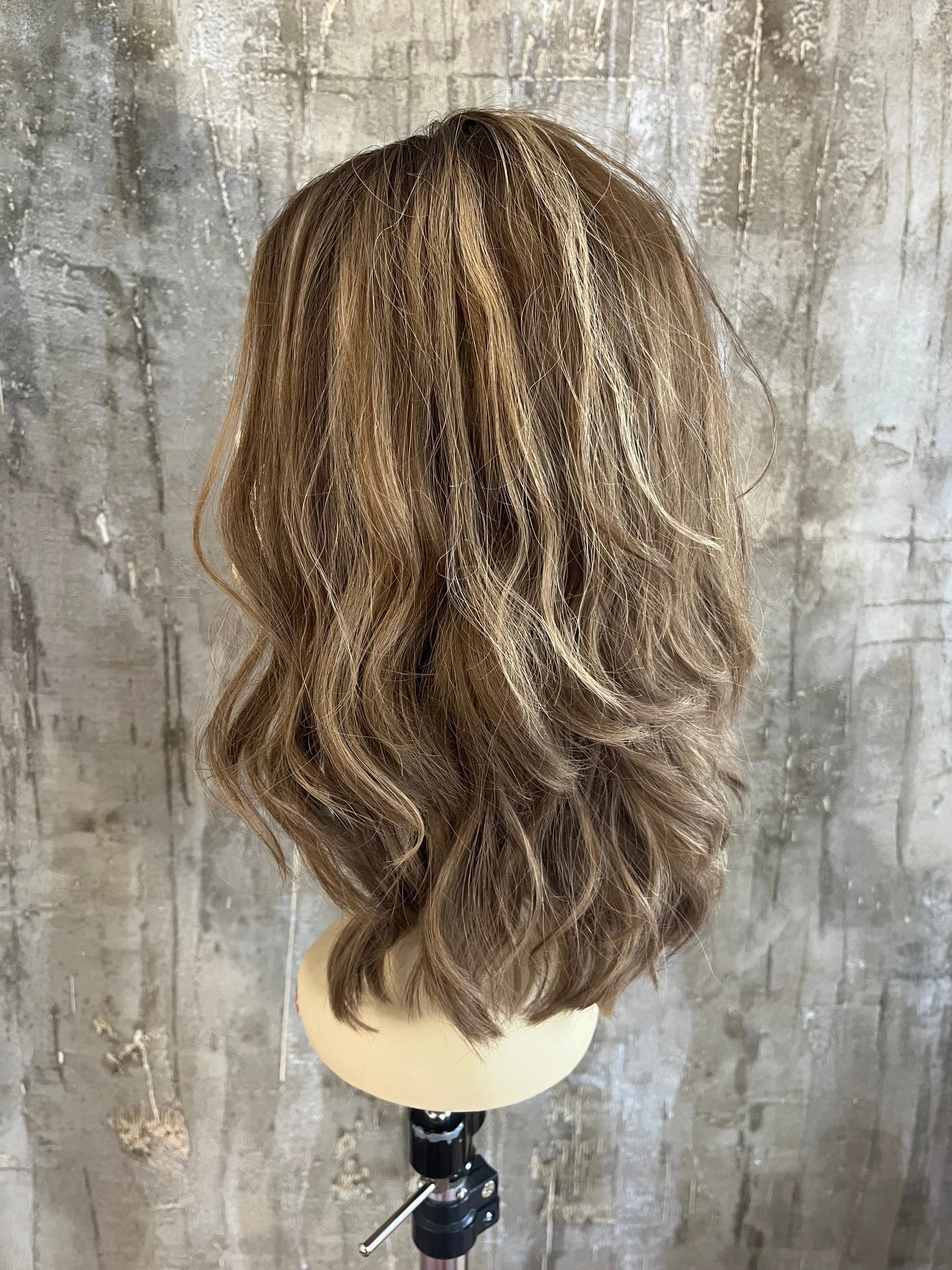 100% EUROPEAN VIRGIN HUMAN HAIR 17" BLOND WITH HIGHLIGHTS