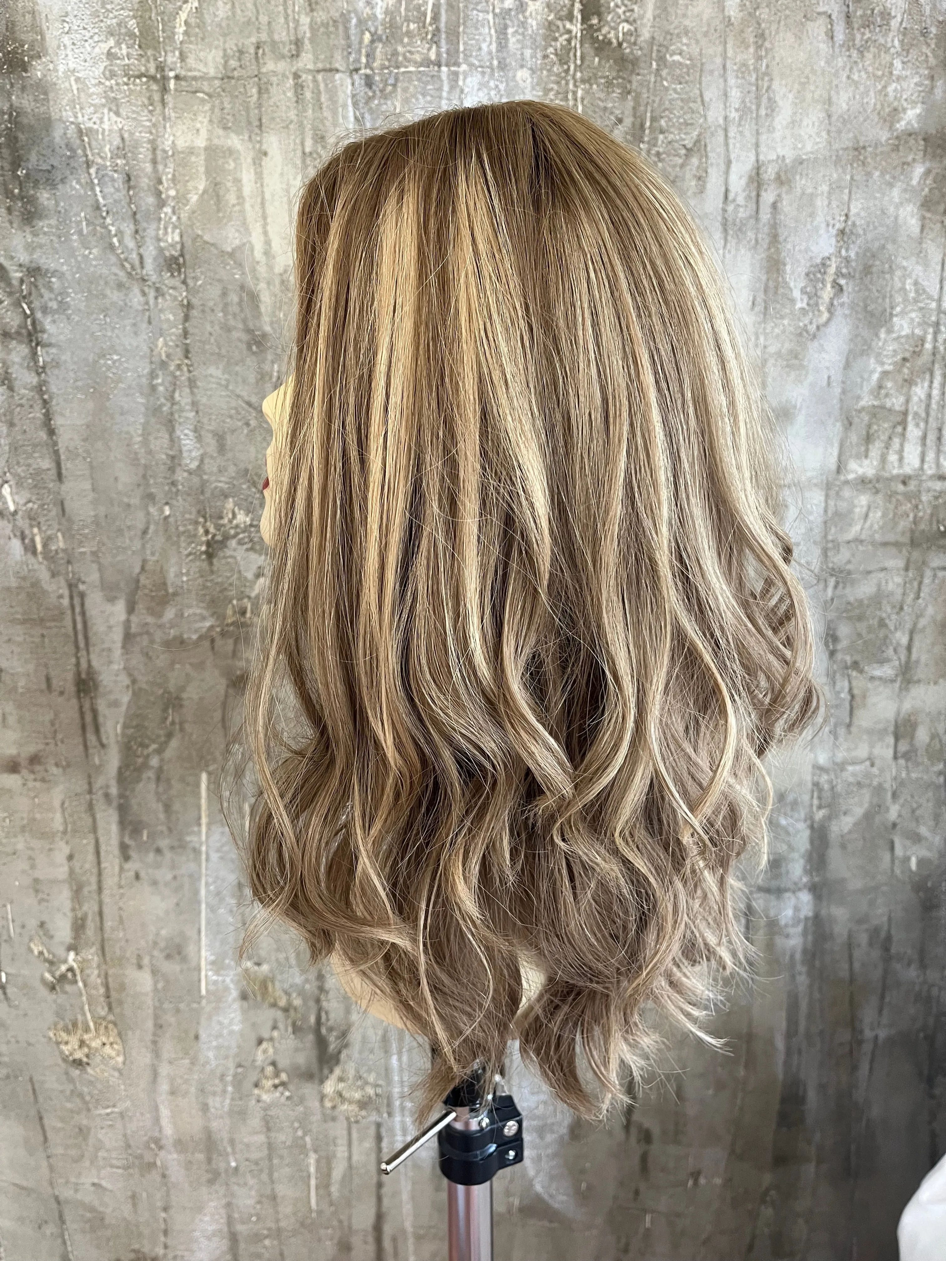 100% EUROPEAN VIRGIN HUMAN HAIR 19'' BLOND WITH HIGHLIGHTS