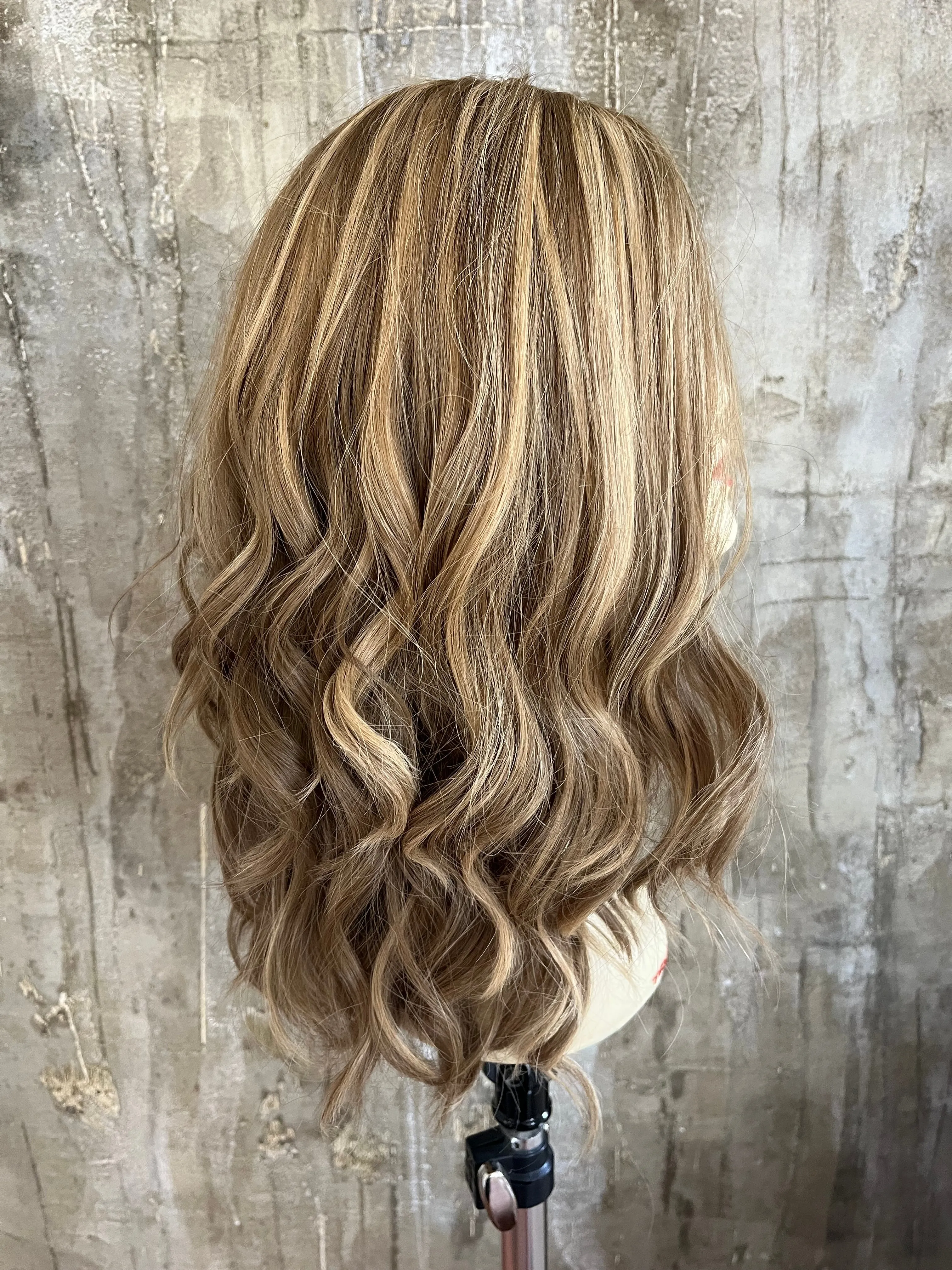 100% EUROPEAN VIRGIN HUMAN HAIR 19'' BLOND WITH HIGHLIGHTS