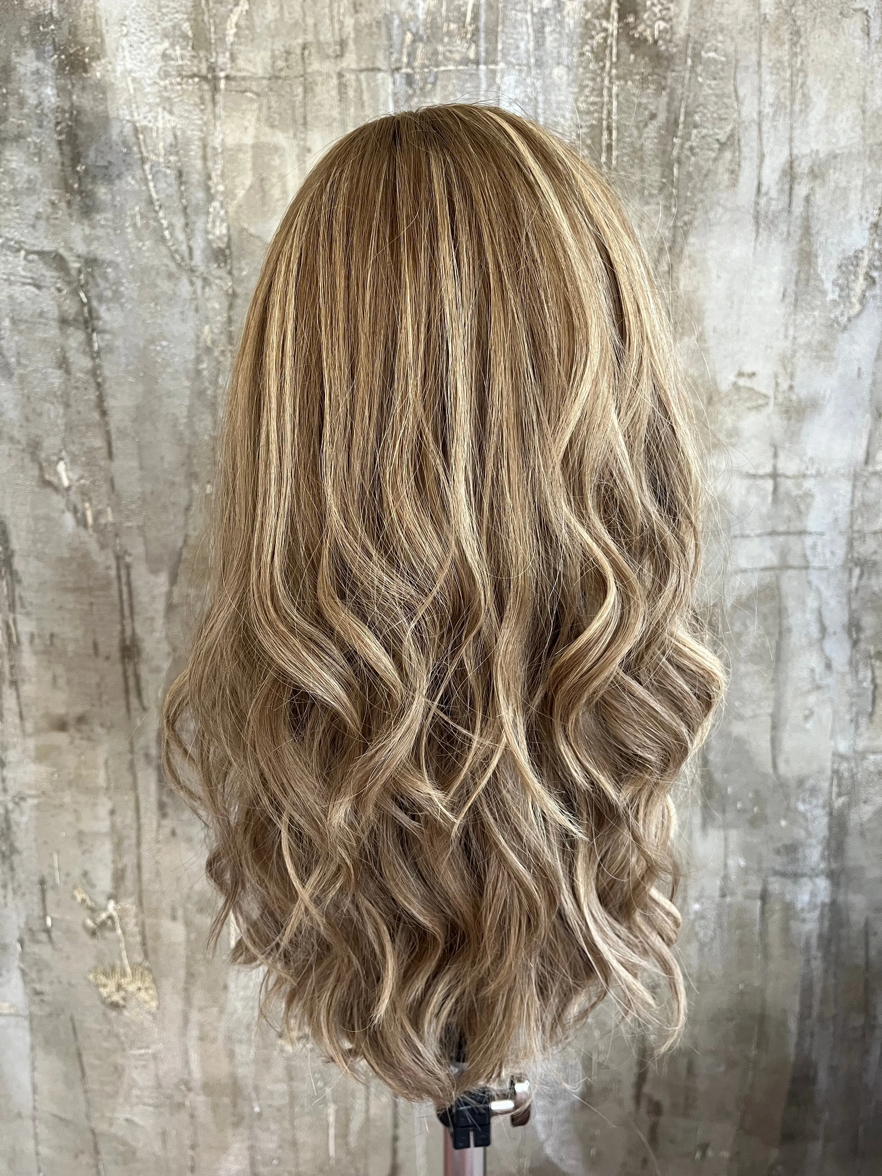 100% EUROPEAN VIRGIN HUMAN HAIR 19'' BLOND WITH HIGHLIGHTS